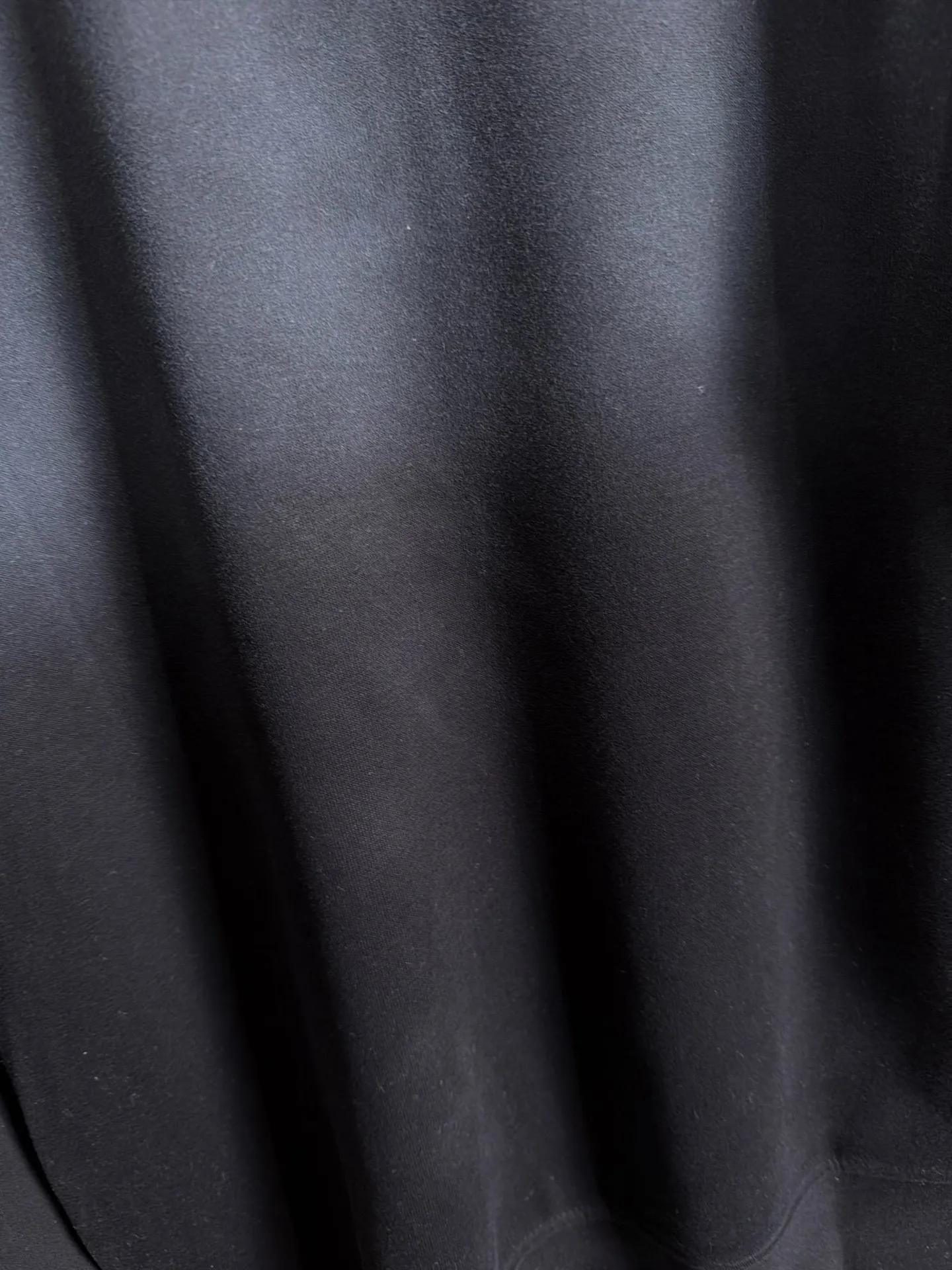 Exclusive launch in Paris of 2026 autumn and winter New Arrival sweatshirts for men and women. Many stars have the same style. Craftsmanship that cannot be replicated by ordinary small workshops. We are not afraid of any challenges in terms of materials, detail restoration and craftsmanship, just to provide you with wonderful products. Compare the top Original versions at will. No expense is spared just to make it better. Unique imported fabric feel. Purely imported German machine production. Precision operation. Thousands of needles density. Complete set of New Arrival accessories with three standards. Versatile fashionable upper body. A perfect choice for autumn and winter. A must-have item. Sizes: M-3XL (please state your height and weight when placing an order)